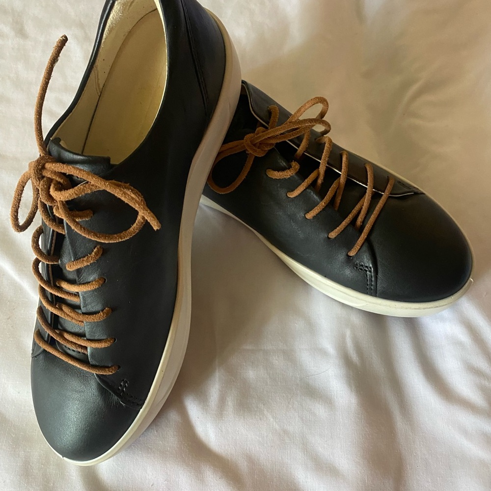 Men's Black Leather Shoes with Tan Laces
